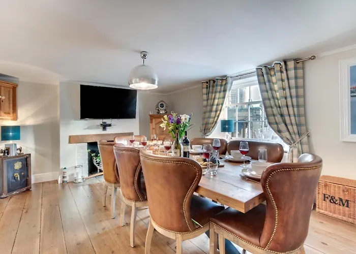 4 Bed In Oc-w474 Whitby