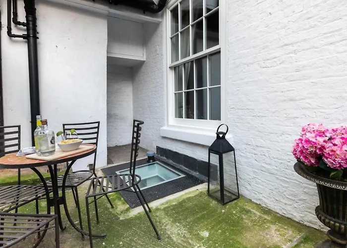 4 Bed In Oc-w474 * Whitby