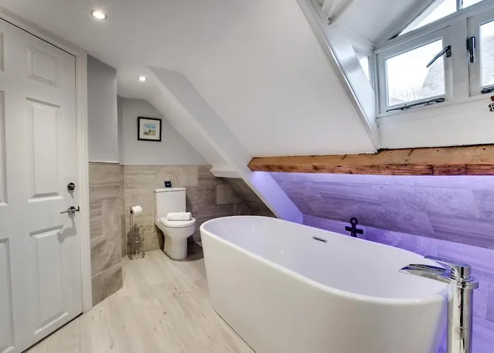 4 Bed In Oc-w474 Whitby