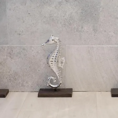 4 Bed In Whitby Oc-W474 *