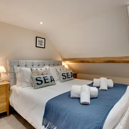 4 Bed In Whitby Oc-W474 * Γουίτμπι