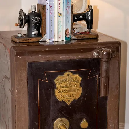 4 Bed In Whitby Oc-W474 *