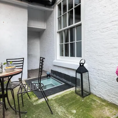 4 Bed In Oc-w474 * Whitby