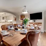 4 Bed In Oc-w474
